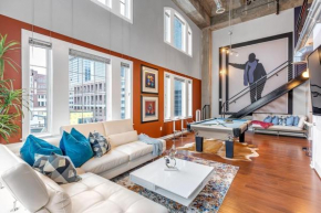 Authentic Cosmopolitan Prismatic Midtown Loft